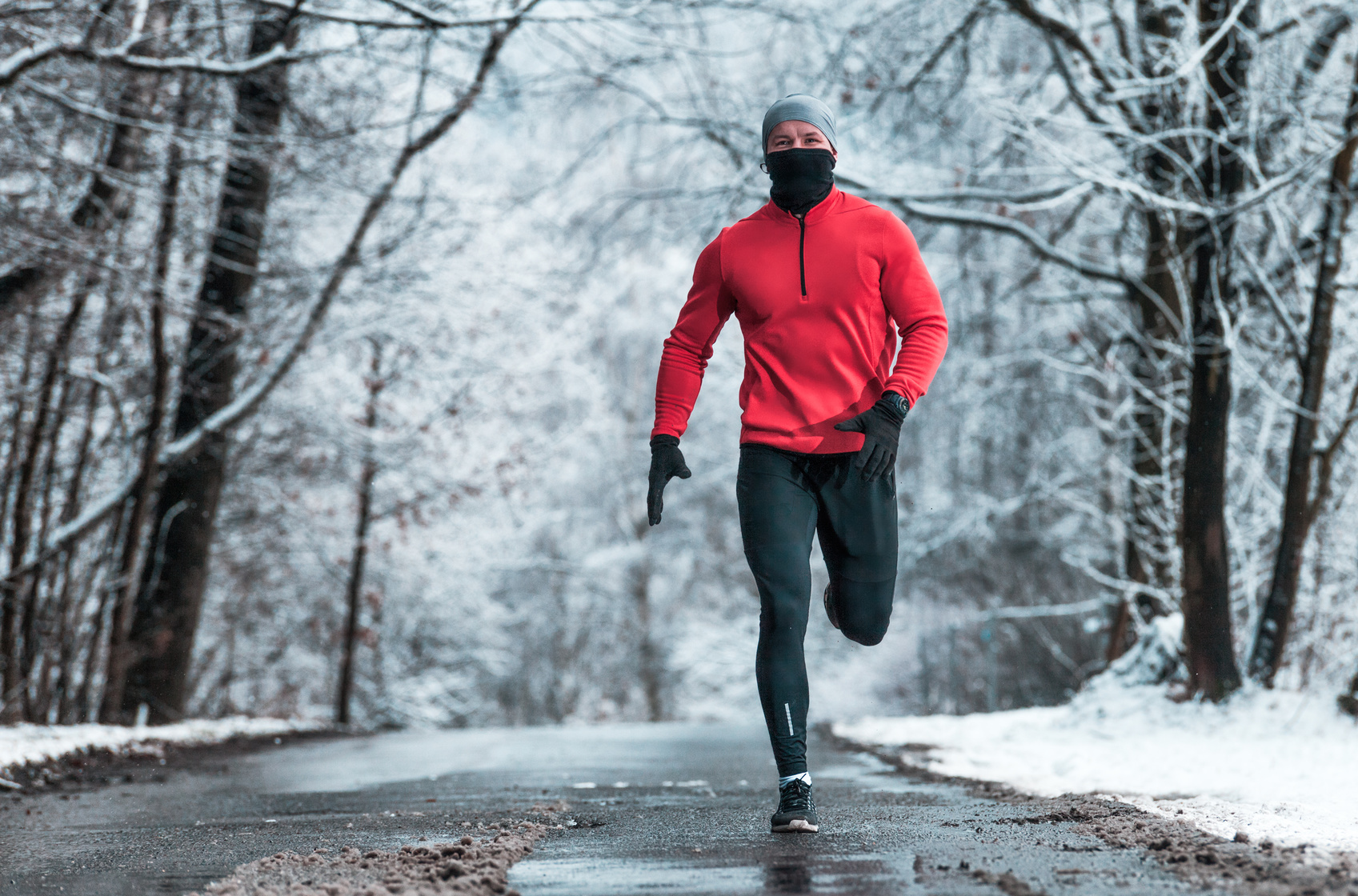 biegacz zimą trening