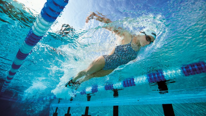 Tygodniowy trening pływacki w 30-minutowych sesjach