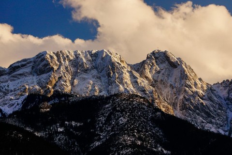 Zimowy trekking: 6 widokowych tras dla każdego