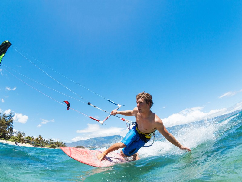 Czym jest surfing? Rekreacja i sport ekstremalny w jednym
